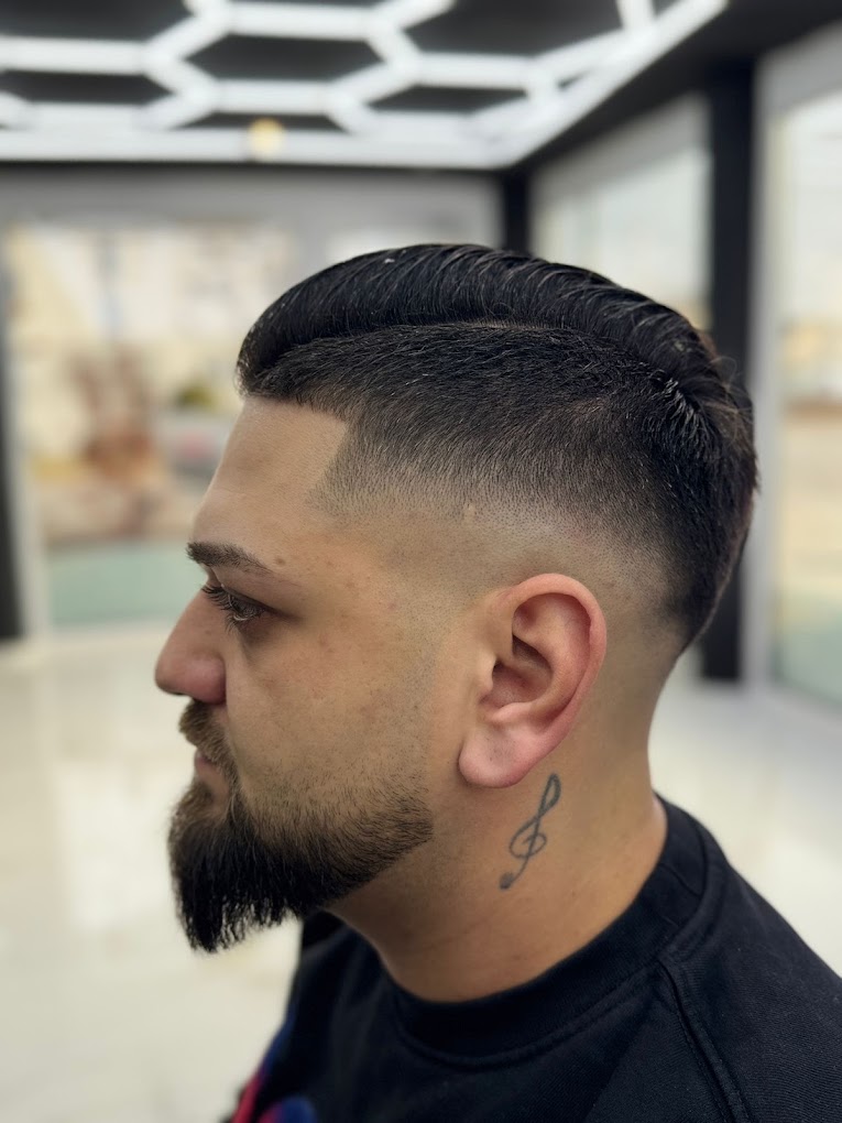Skin Fade mit Bartkontur
